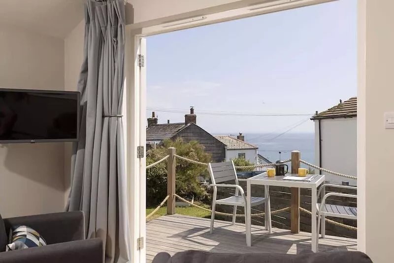Cottage & Boatshed in Gorran Haven, Private Parking