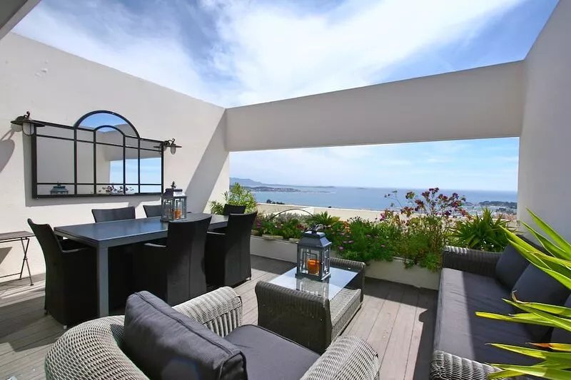 Bandol(83),T3 air-conditioned terrace apartment with panoramic sea view and
