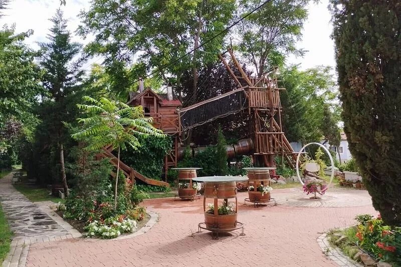 1 bedroom apartment - 3 people:  With charm and beautiful views of the garden.