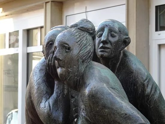 Skulptur Schwatzweiber