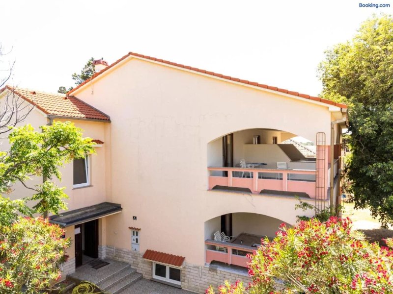 Golden Center Apartments