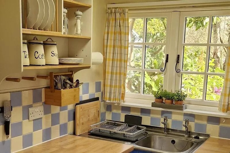 Romantic Cottage, Perranporth, Sleeps 2, Dog friendly, Walking distance to Beach