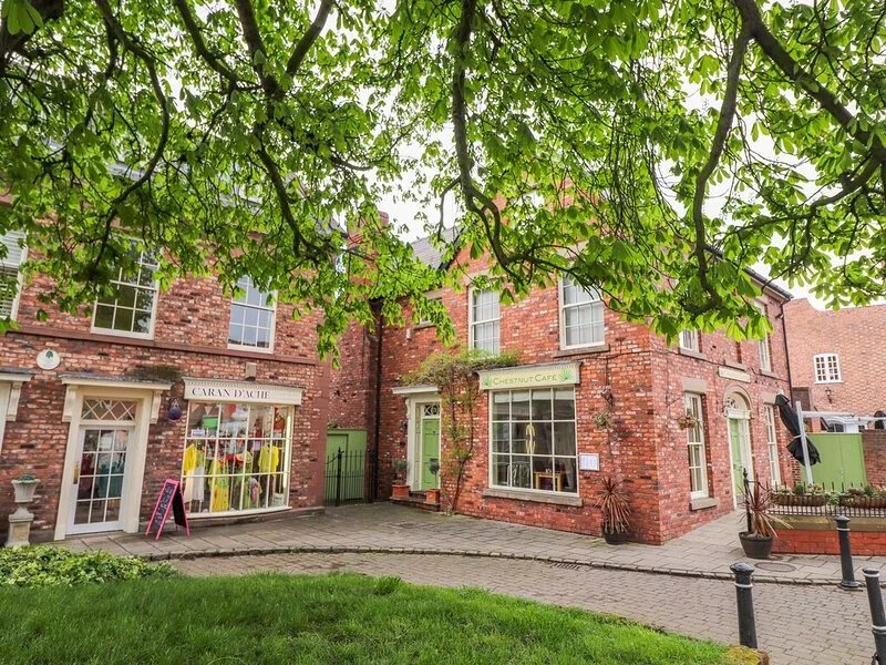 THE DAIRY, romantic, character holiday cottage in Tarporley