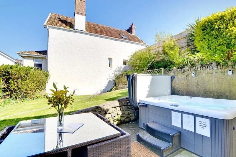 Yellow Cottage - Three Bedroom House, Sleeps 5