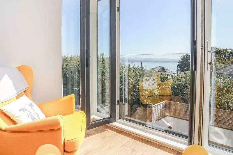 CAMBRIAN HOUSE, pet friendly, country holiday cottage in Criccieth