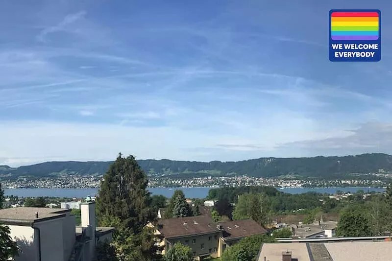 Sunny & Stylish 3 Bedroom Apartment, 20 min from City Centre. 2nd Floor.