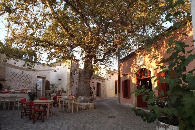 Relaxing stunning villa, wonderful views , large pool,   short walk to village