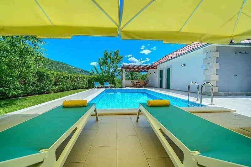 Villa Župa in Dalmatian Hinterland with private pool near Biokovo
