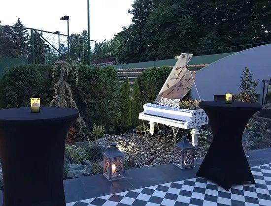 Hugo's Bar