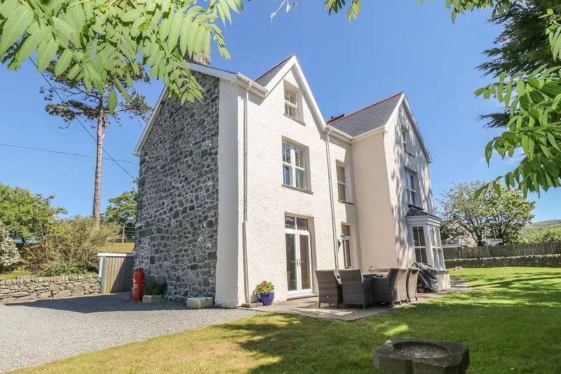 TYDDYN GORONWY, family friendly, luxury holiday cottage in Talybont