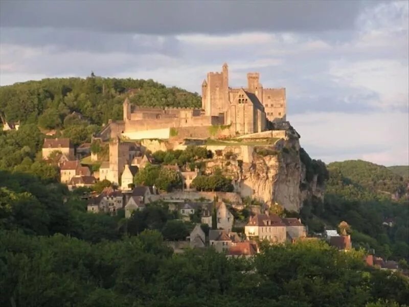 Luxury Cottage Next to Medieval Castle with Stunning Valley Views!