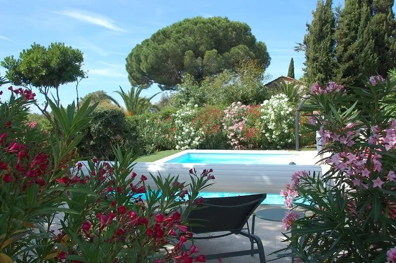 Charming house overlooking the sea and vineyards heated pool 10 mins from the