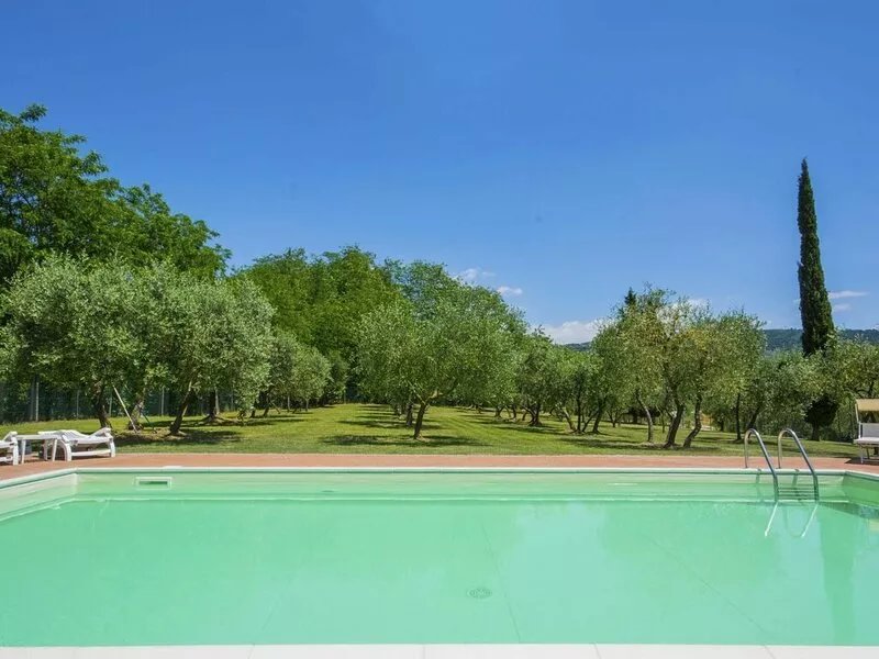 Nice apartment in villa for 14 people with WIFI, private pool, TV, balcony