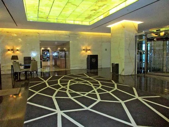 Lobby Bar at Sheraton Lisboa Hotel & Spa