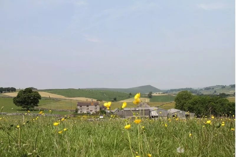 Romantic hideaway for 2 in cosy setting with hot tub available…
