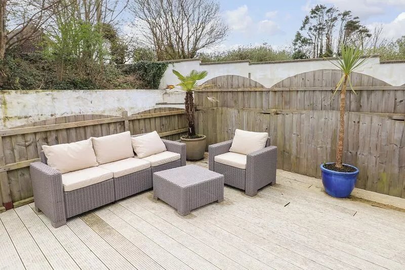 ARCHWAY HOUSE, pet friendly, with a garden in St Davids