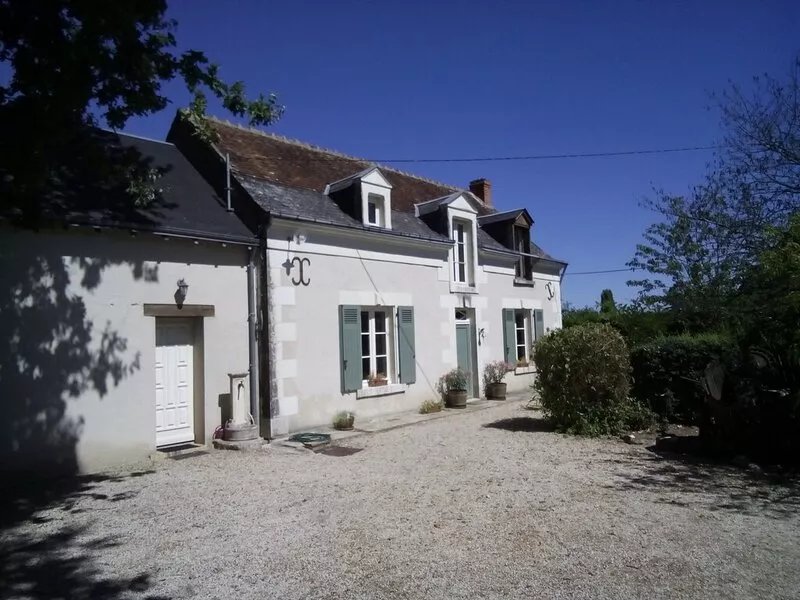 Peaceful cottage with large garden, quiet getaway,  20 minutes Zoo St-Aignan