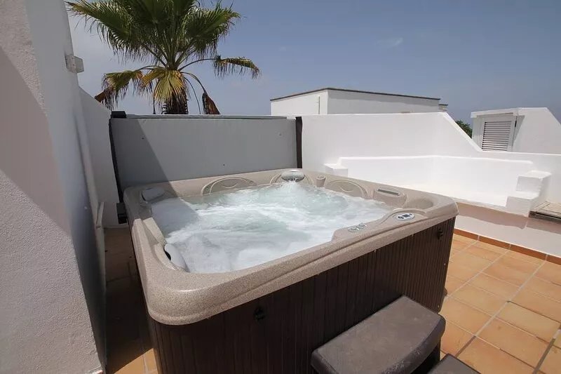 Fantastic 4 bedroom Villa with Hot tub, private pool and amazing views
