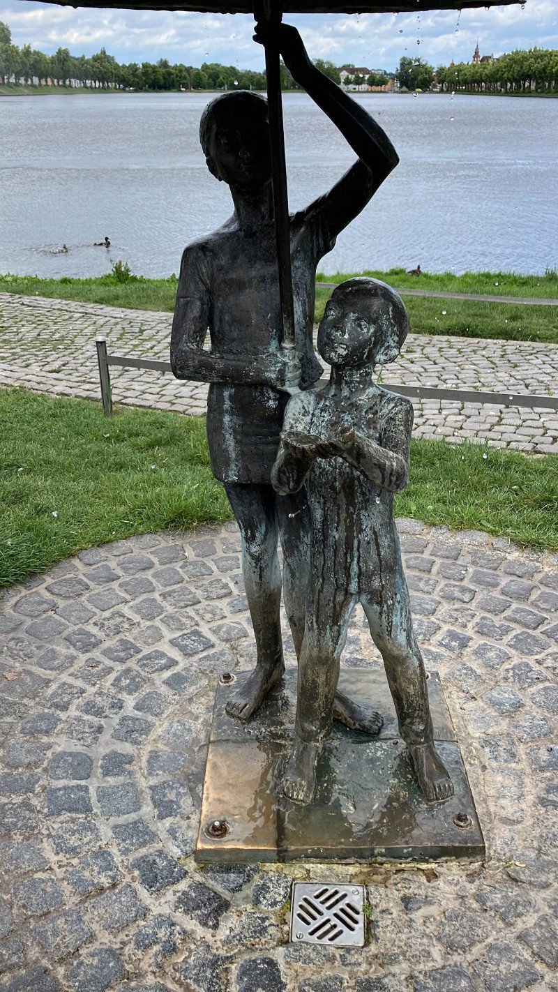 Bronzeskulptur "Schirmkinder" Von Stephan Horota
