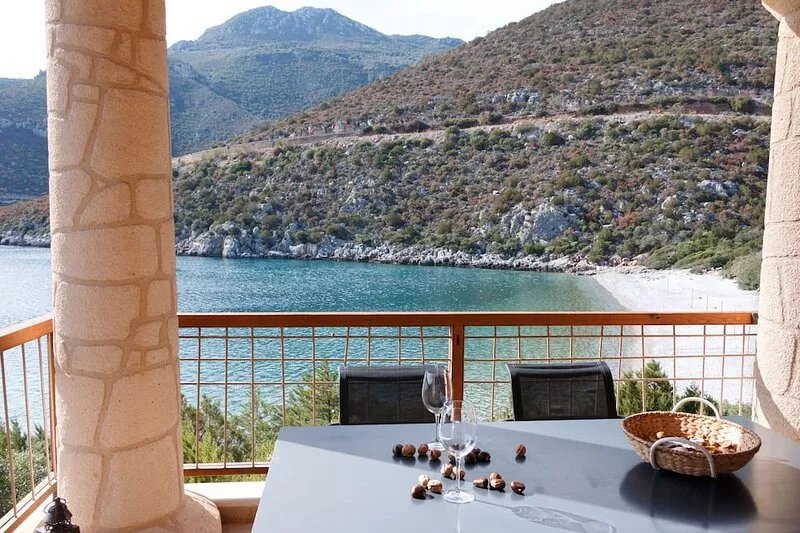 Into The Blue Apartment: A beautiful stone house on the beach!