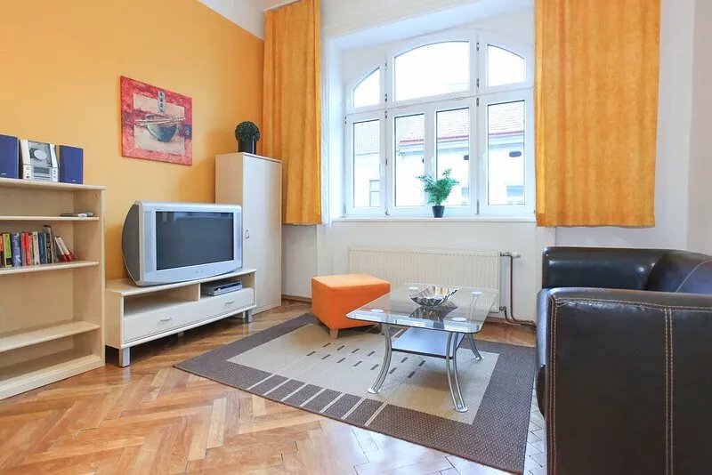 Colorful, bright apartment for 4 people in a quiet location