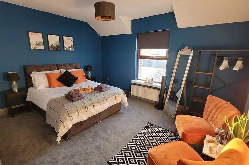 Beautiful family home with hot tub, near beach