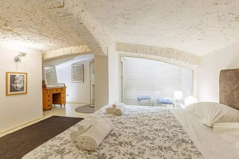 Elegant, completely renovated loft in the historic city center of Florence.