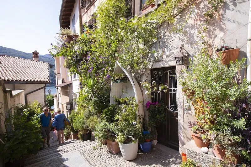 Piccolo Mondo Antico Stunning View, Stresa, Italy