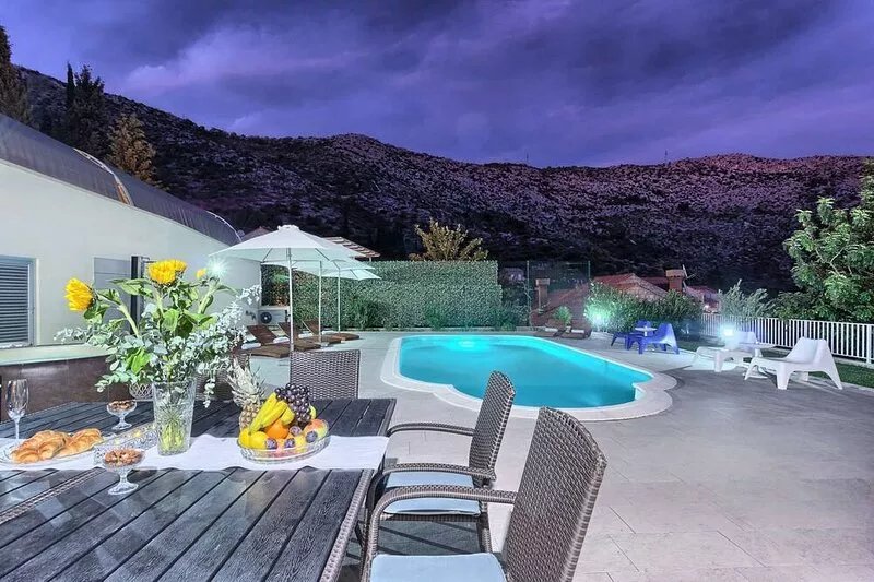 Villa La Mer - modern villa near Dubrovnik for twelve guests with a pool