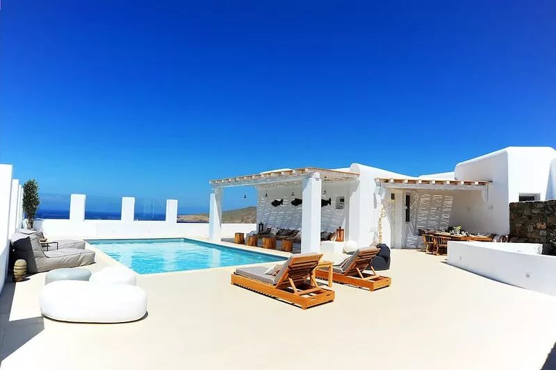 Summer villa with an artistic touch near Panormos