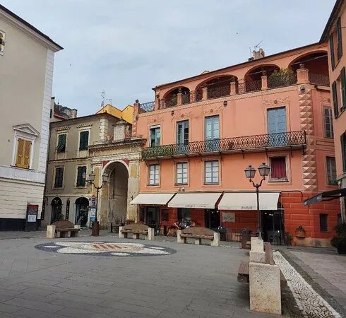 Piazza Giuseppe Garibaldi