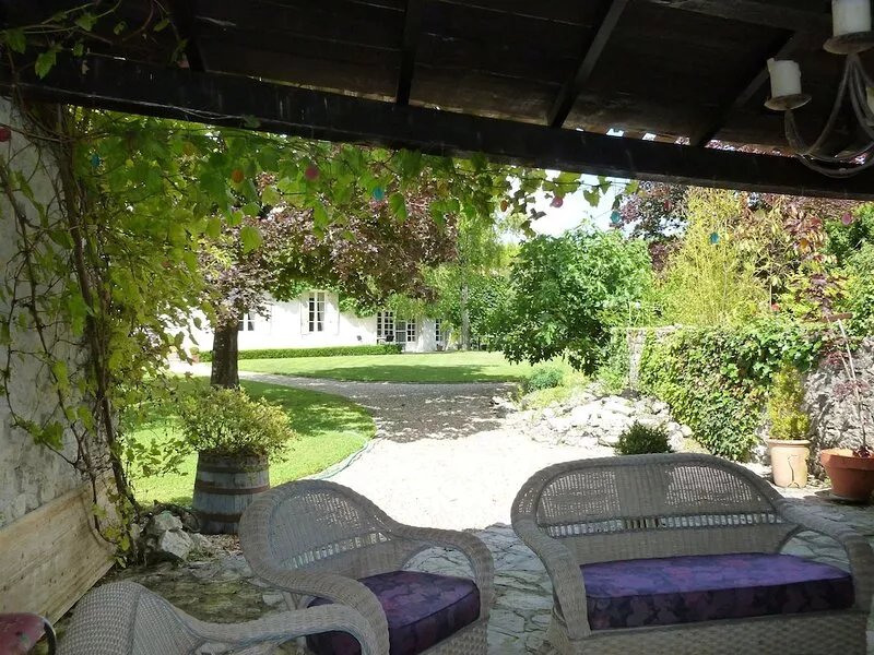 Stunning 18th Century House Set in South Facing  Gardens with Private Pool