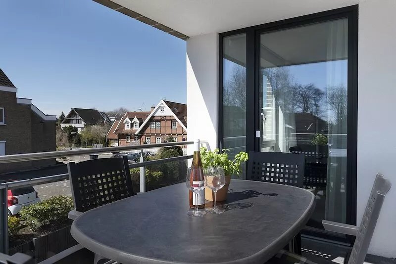 Vacation apartment Über den Wellen with balcony and sea view in Grömitz