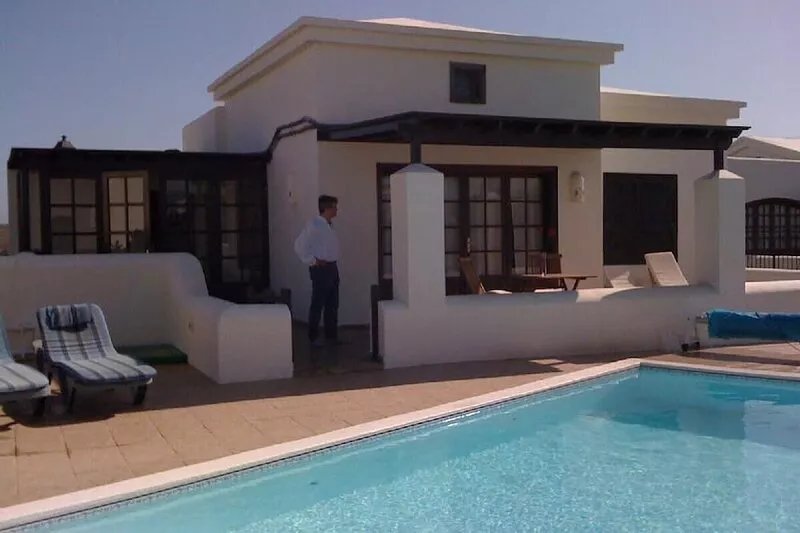 Detached Luxury villa, private heated pool, stunning sea views in Faro Park