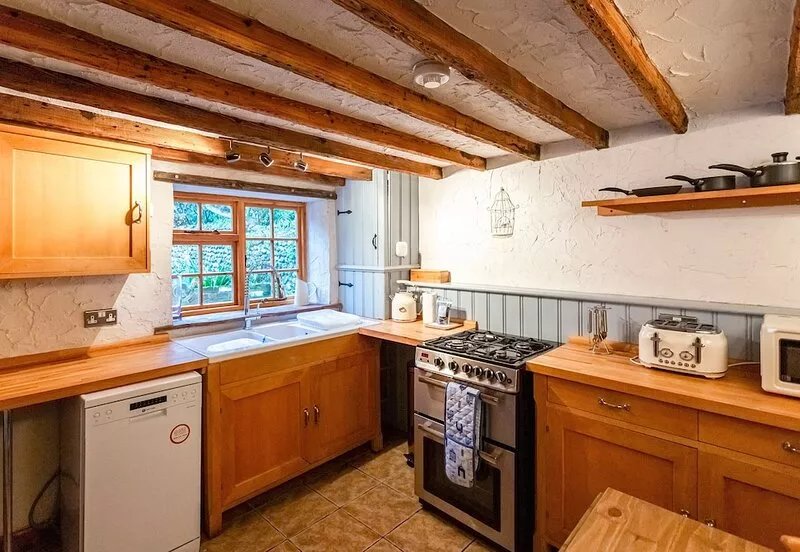 Bay Cottage By The Sea. Last Minute Special Offers!