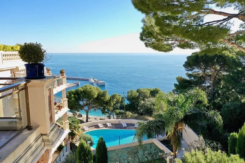 Residence Garden Plaza in Monaco with splendid sea view pool and security