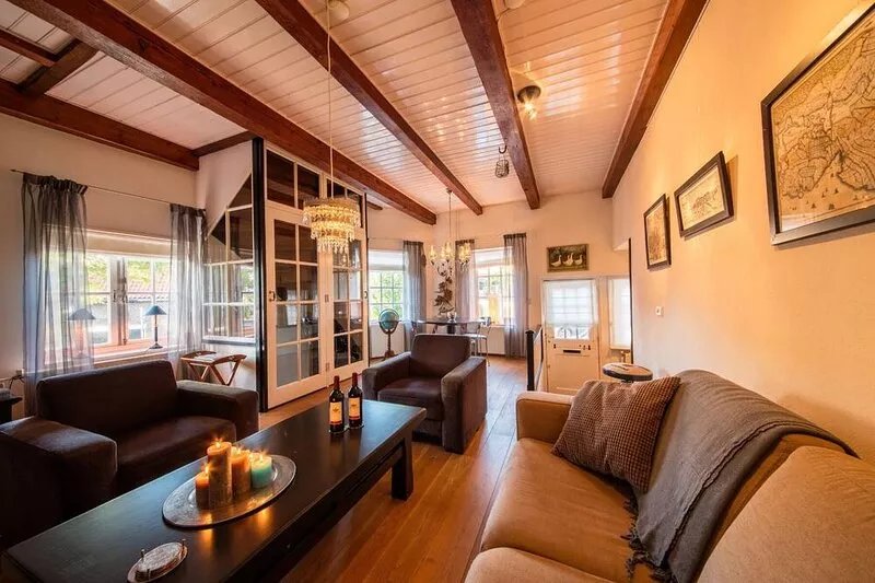 Monumental Dutch house in old center on harbor. Unique and luxurious location!