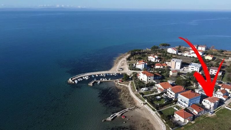 Villa Jurišić 10 metara od mora plaža lezaljke veliko dvorište