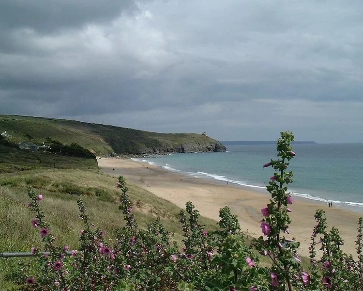 Godolphin Cottage, A Beachside Family Getaway - Dog Friendly