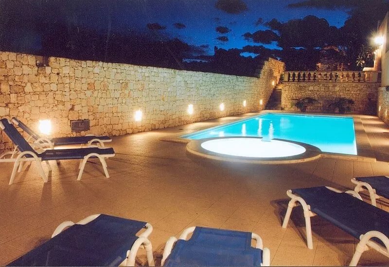 Magnificent 5-bedroom House of Character with large pool and sunny deck area