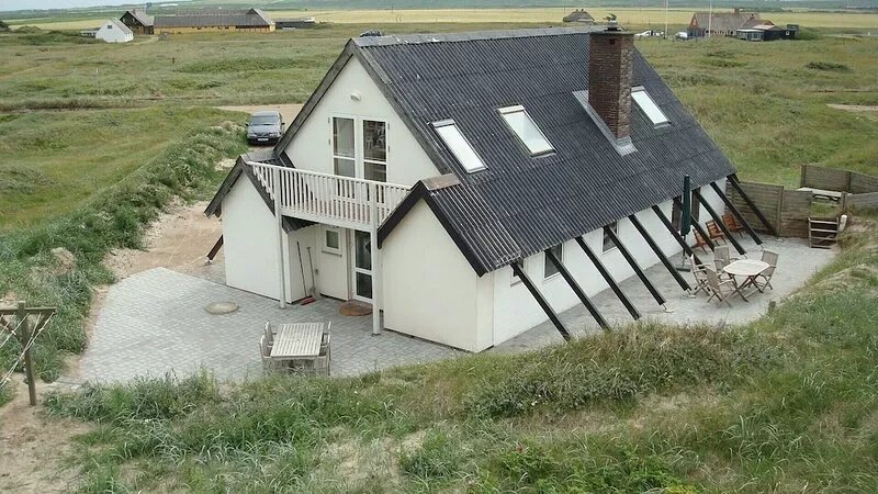 House with a luxurious location in the dunes only 75 meters from North Sea waves