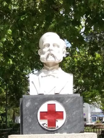 Busto de homenagem a Henri Dunant