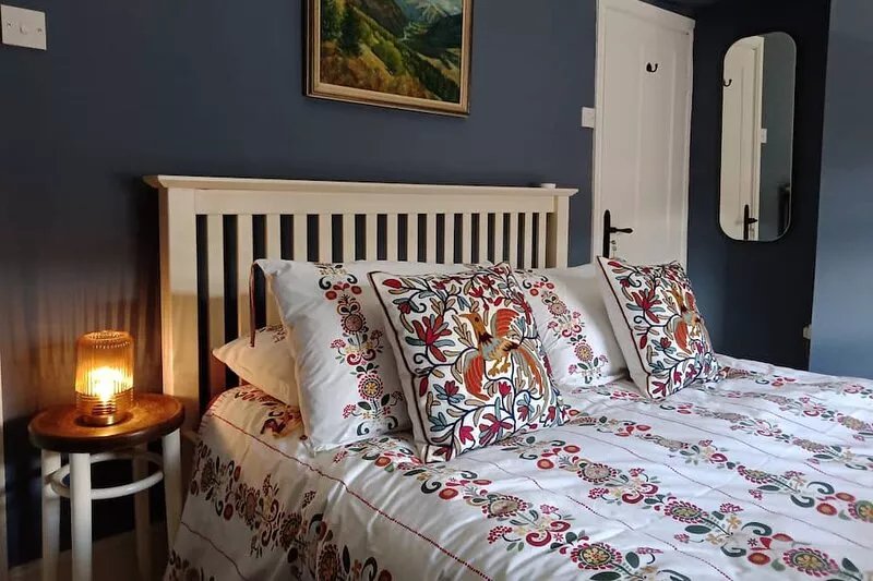 Victorian terraced house with two en-suite bedrooms