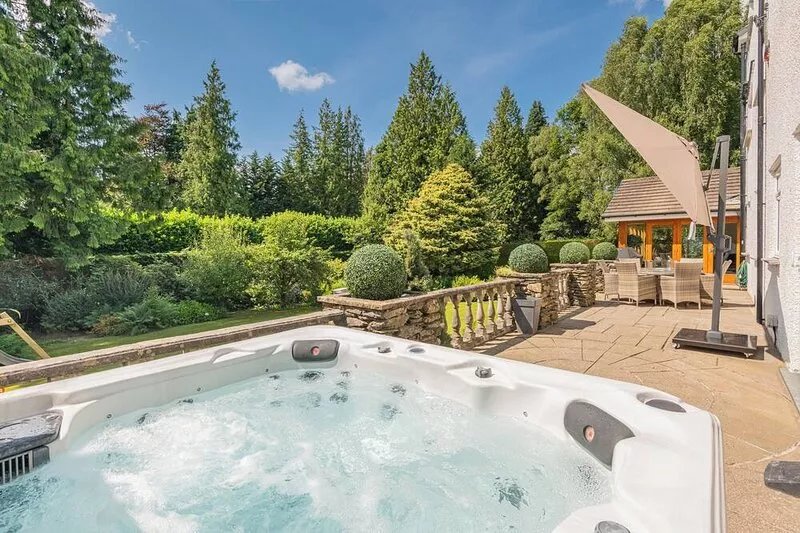 The Hideaway - luxury Scandi home with hot tub