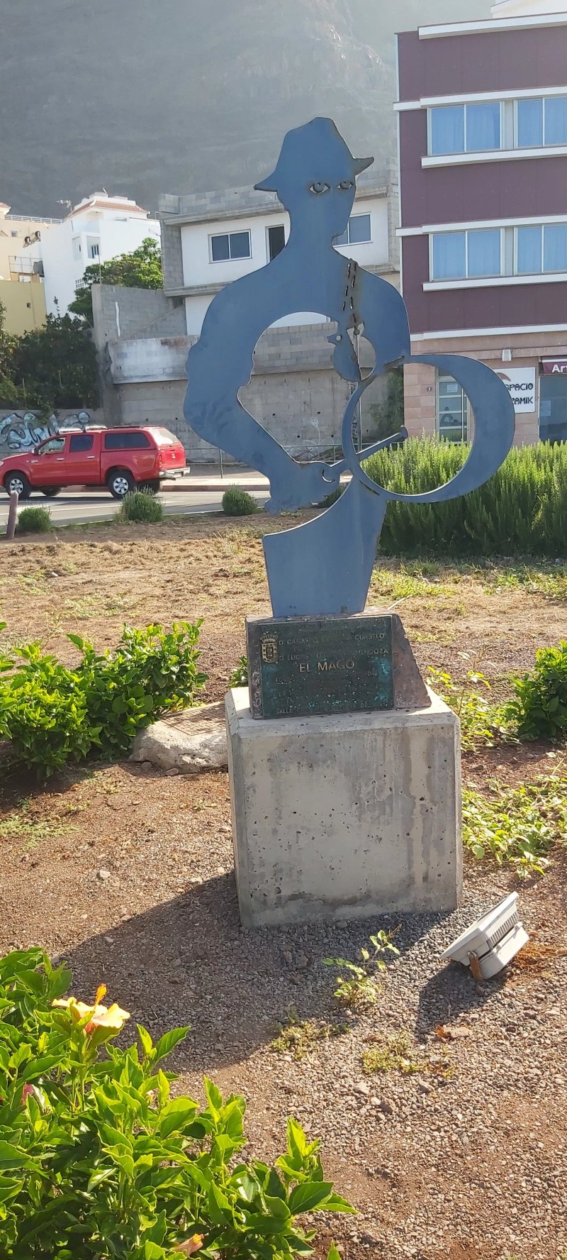 Estatua José Ortiz El Mago