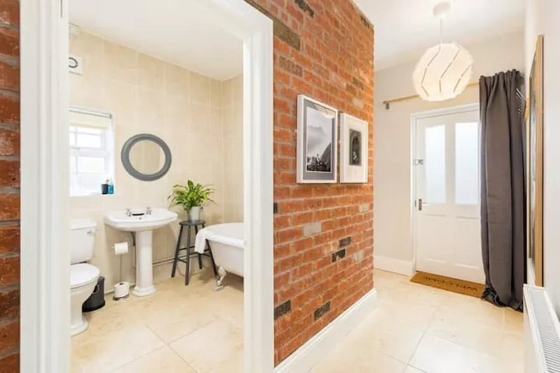 Fabulous 3 Bed Apartment with Private Courtyard