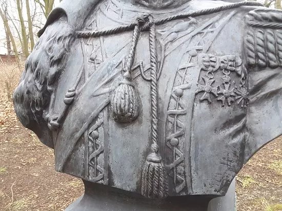 Statue of Jan Hipolit Kozietulski