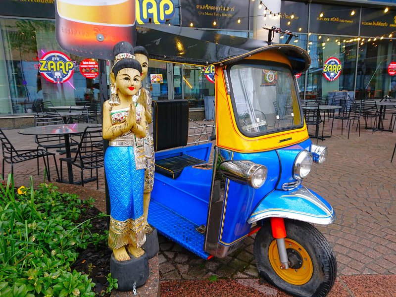 Zaap Isan Thai Street Food Rautatie