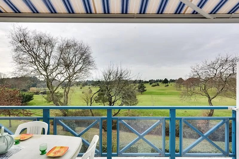 Apartment T3 63m2: Between Golf and Sea