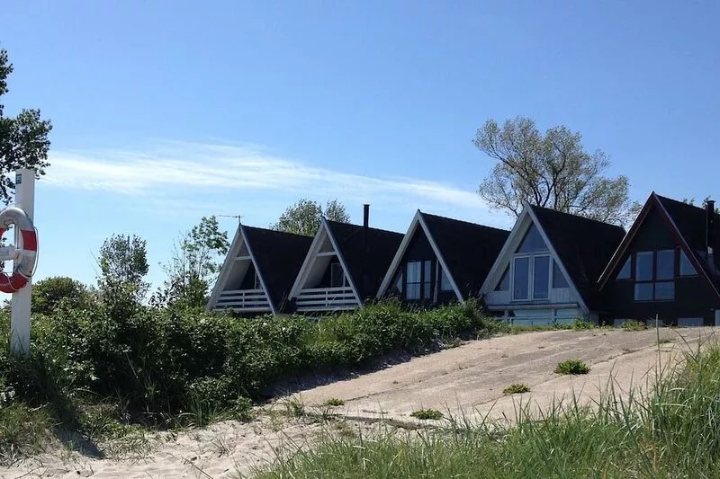 Cottage in the first row - 50 m from great beach